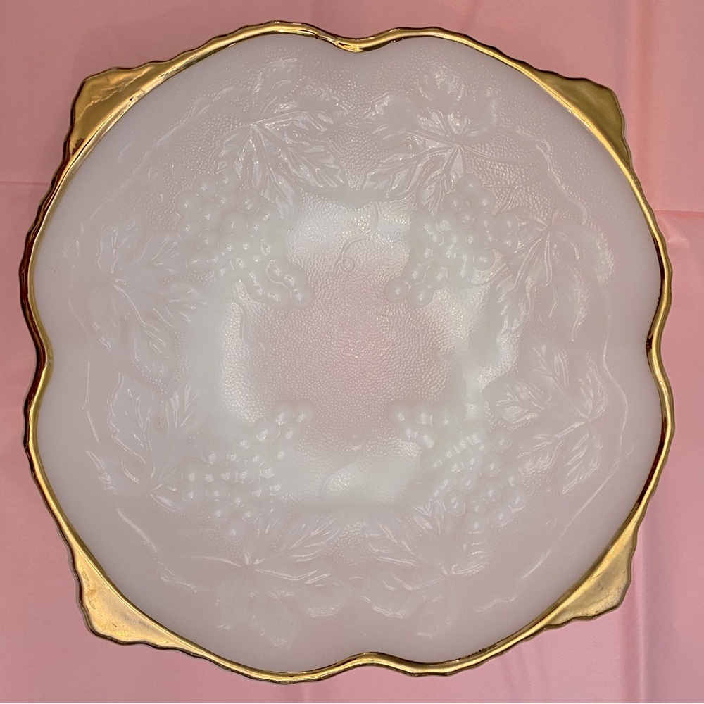 VINTAGE ANCHOR HOCKING MILK GLASS DISH EMBOSSED WITH GRAPES AND HAS A GOLD RIM